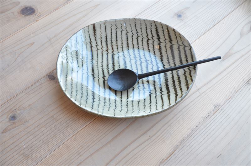 斎藤十郎さんのスリップウェア楕円カレー皿